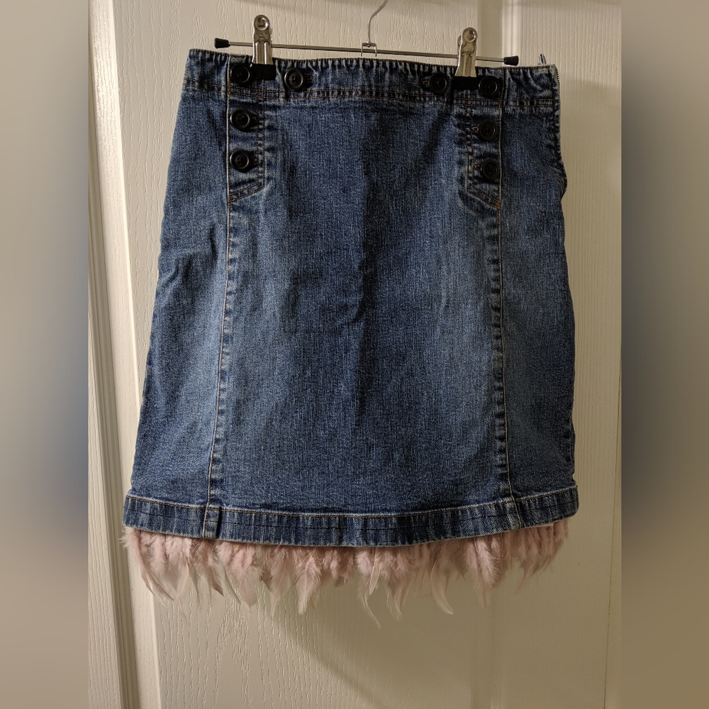 Feather trimmed skirt